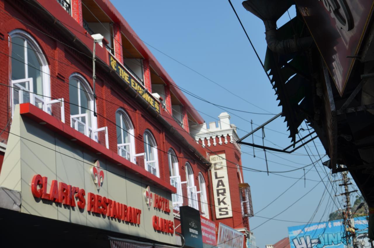Hotel Clarks Mussoorie Exteriér fotografie